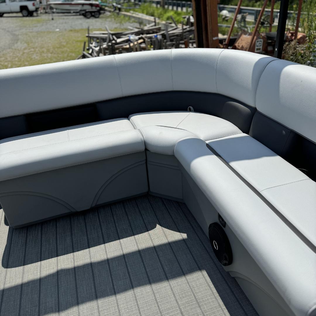 2024 Bentley pontoons LE 160 CR-9