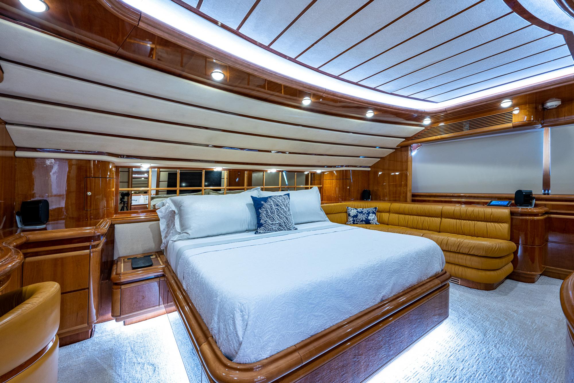 2001 Ferretti Yachts 94 Raised Pilot House Dreamchaser