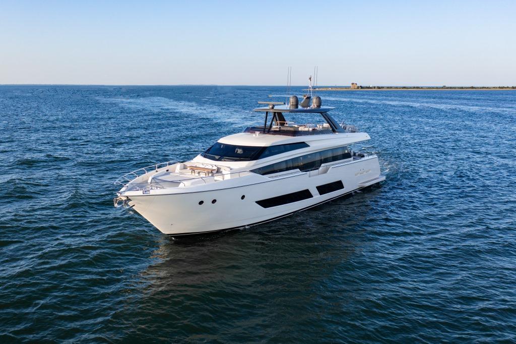 2021 Ferretti Yachts 850