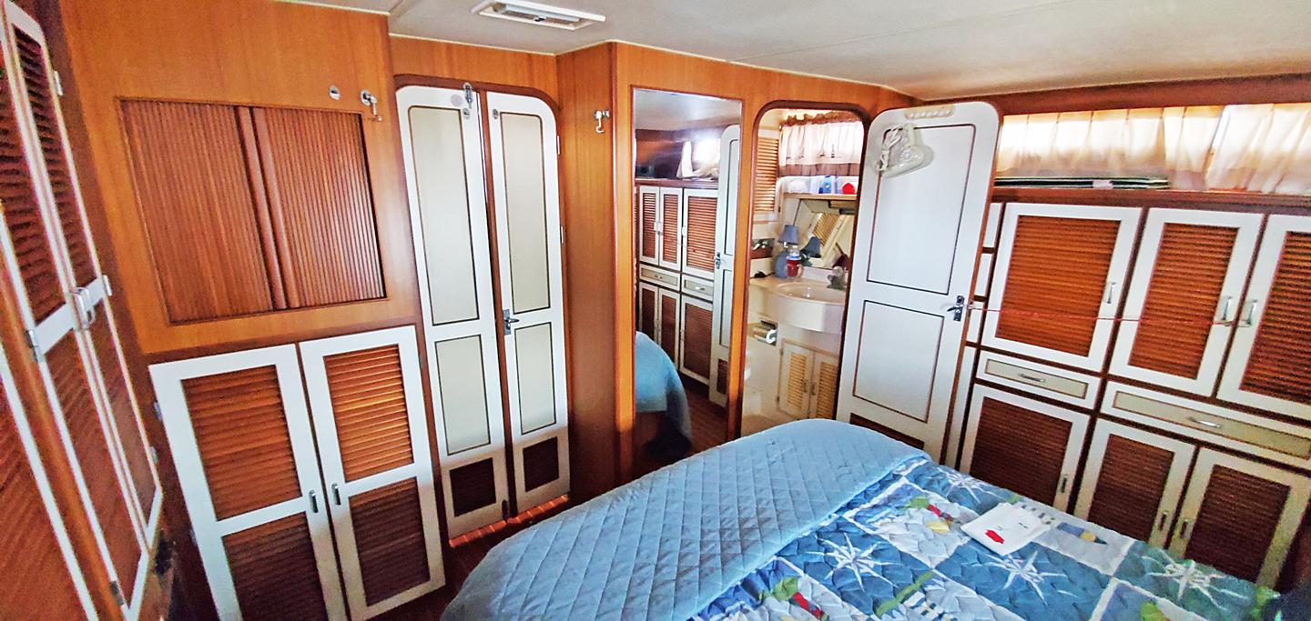 Owners Stateroom looking Fwd