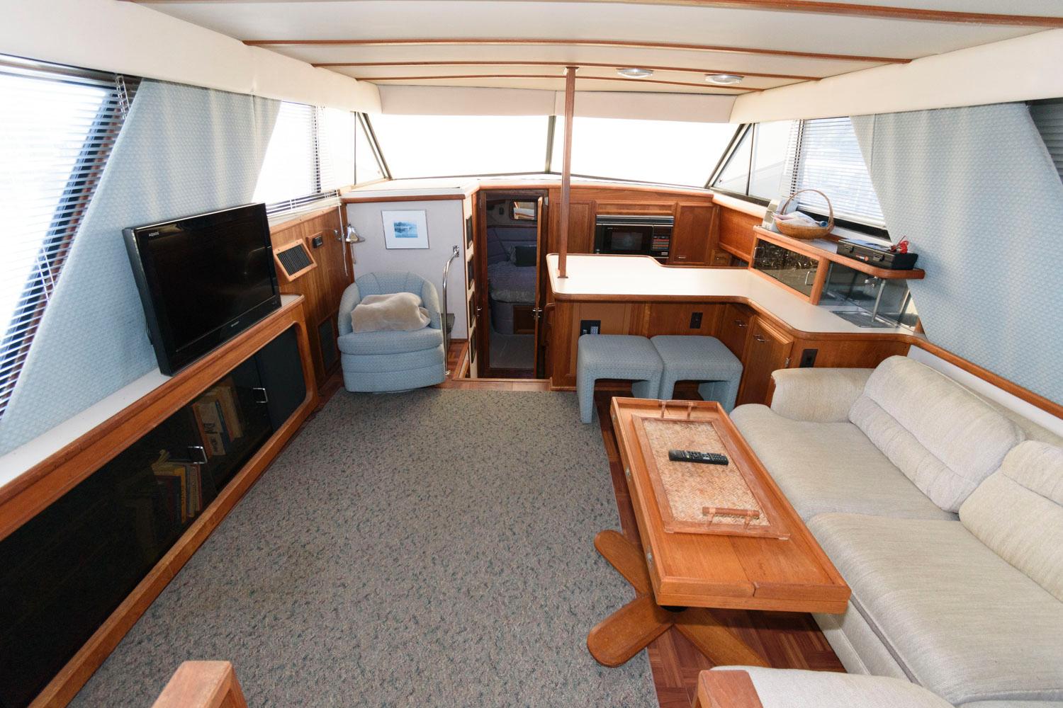 M 7038 MD Knot 10 Yacht Sales