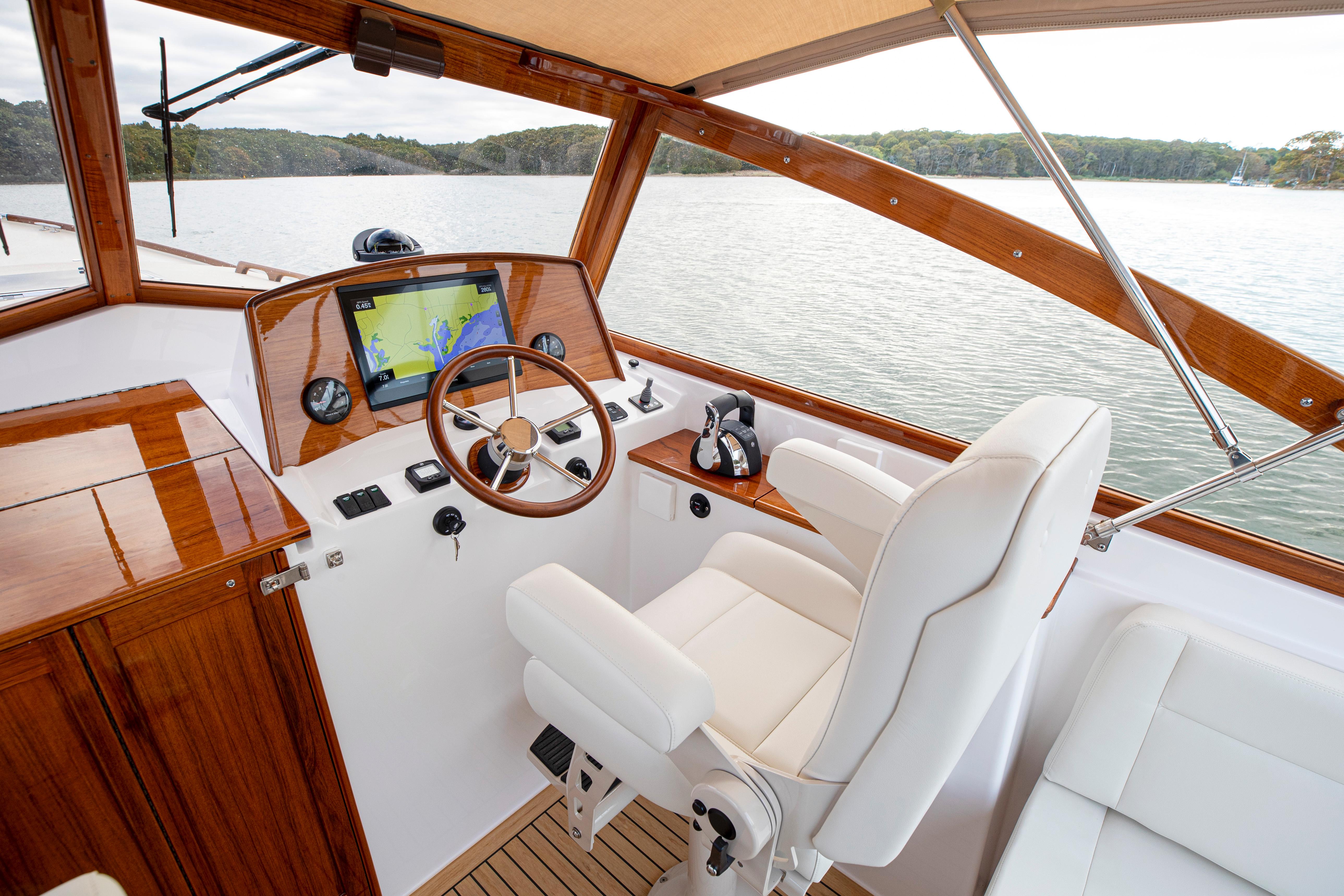 38 CH Marine SHELTER ISLAND 2021 HMY Yachts