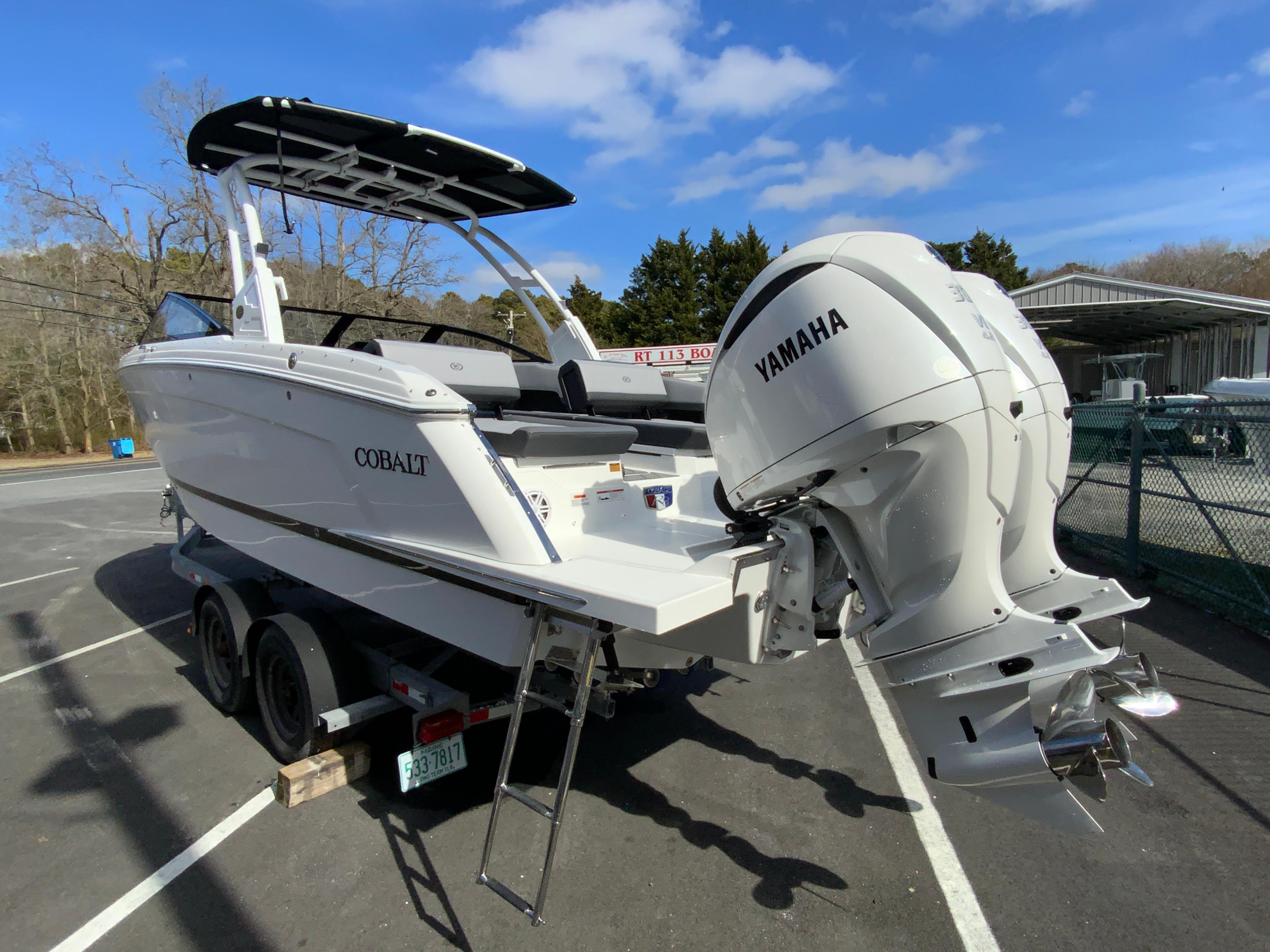 2024 Cobalt R8 Outboard-8