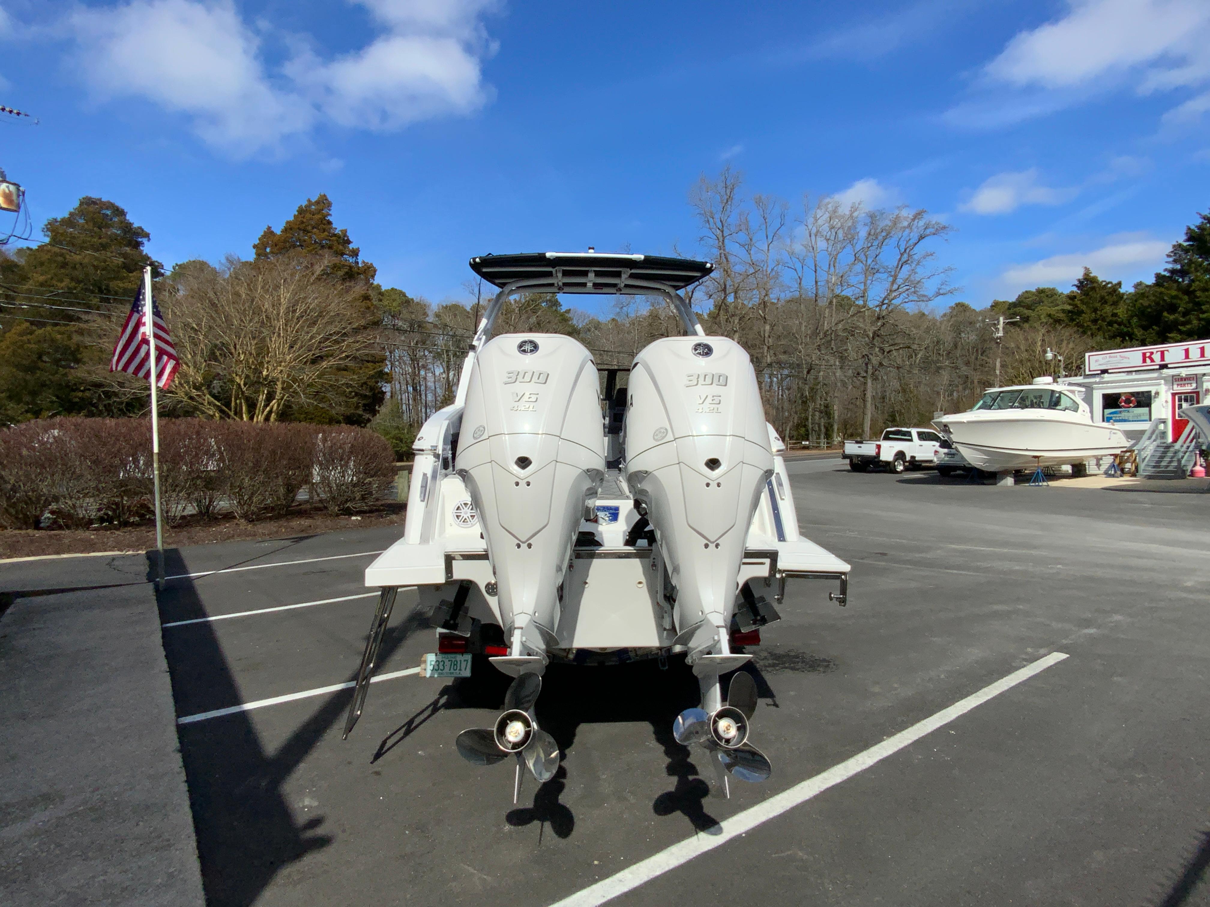 2024 Cobalt R8 Outboard-10