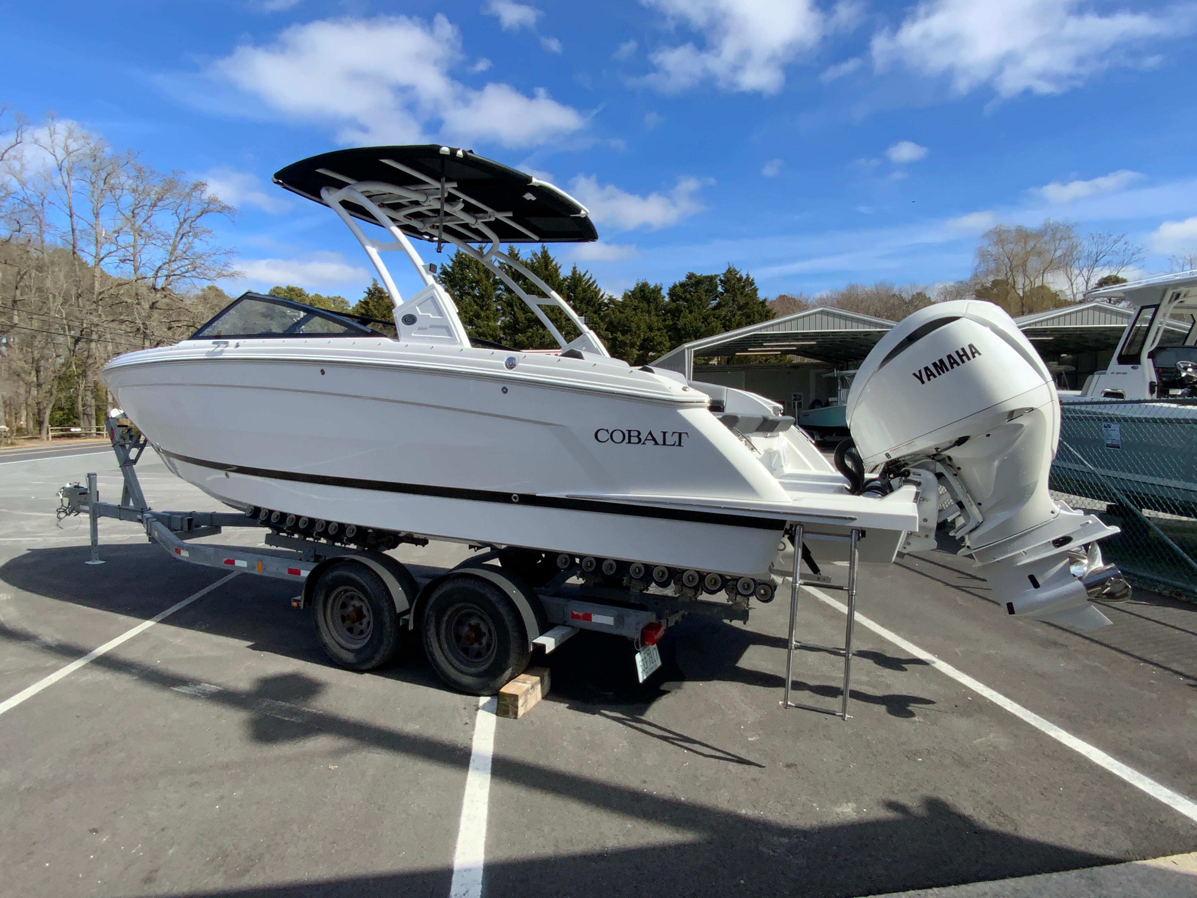 2024 Cobalt R8 Outboard-7