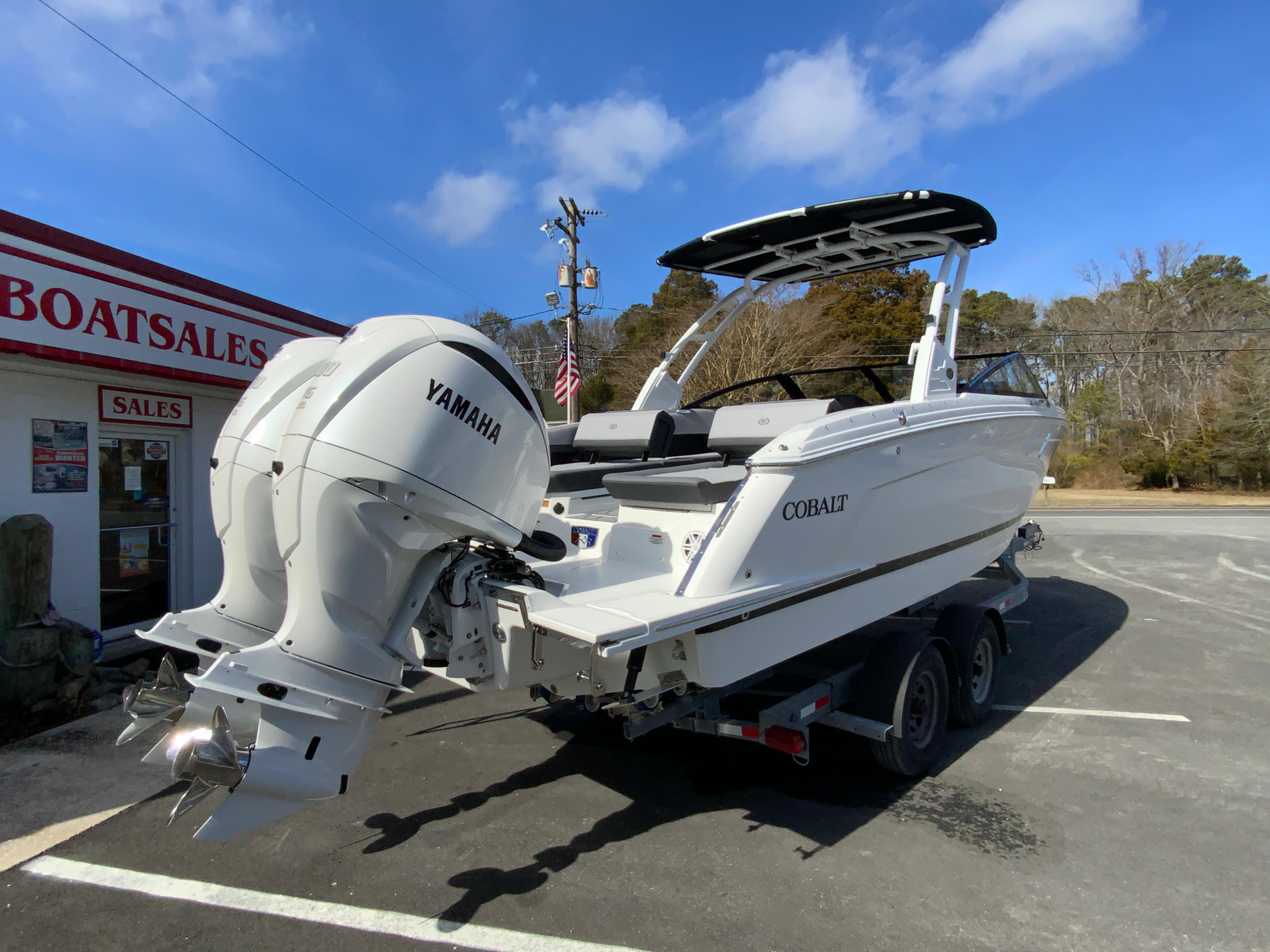 2024 Cobalt R8 Outboard-11