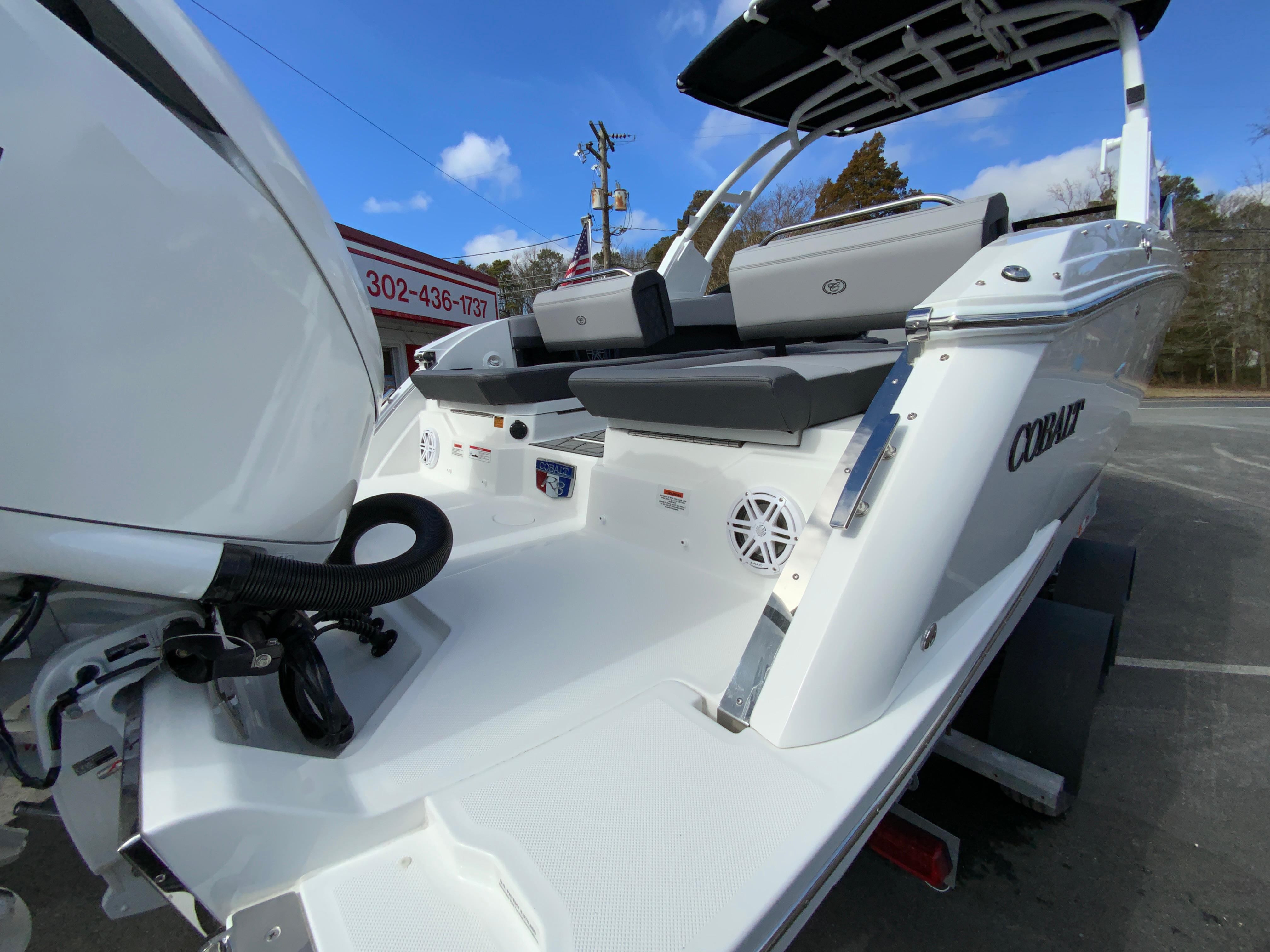 2024 Cobalt R8 Outboard-52