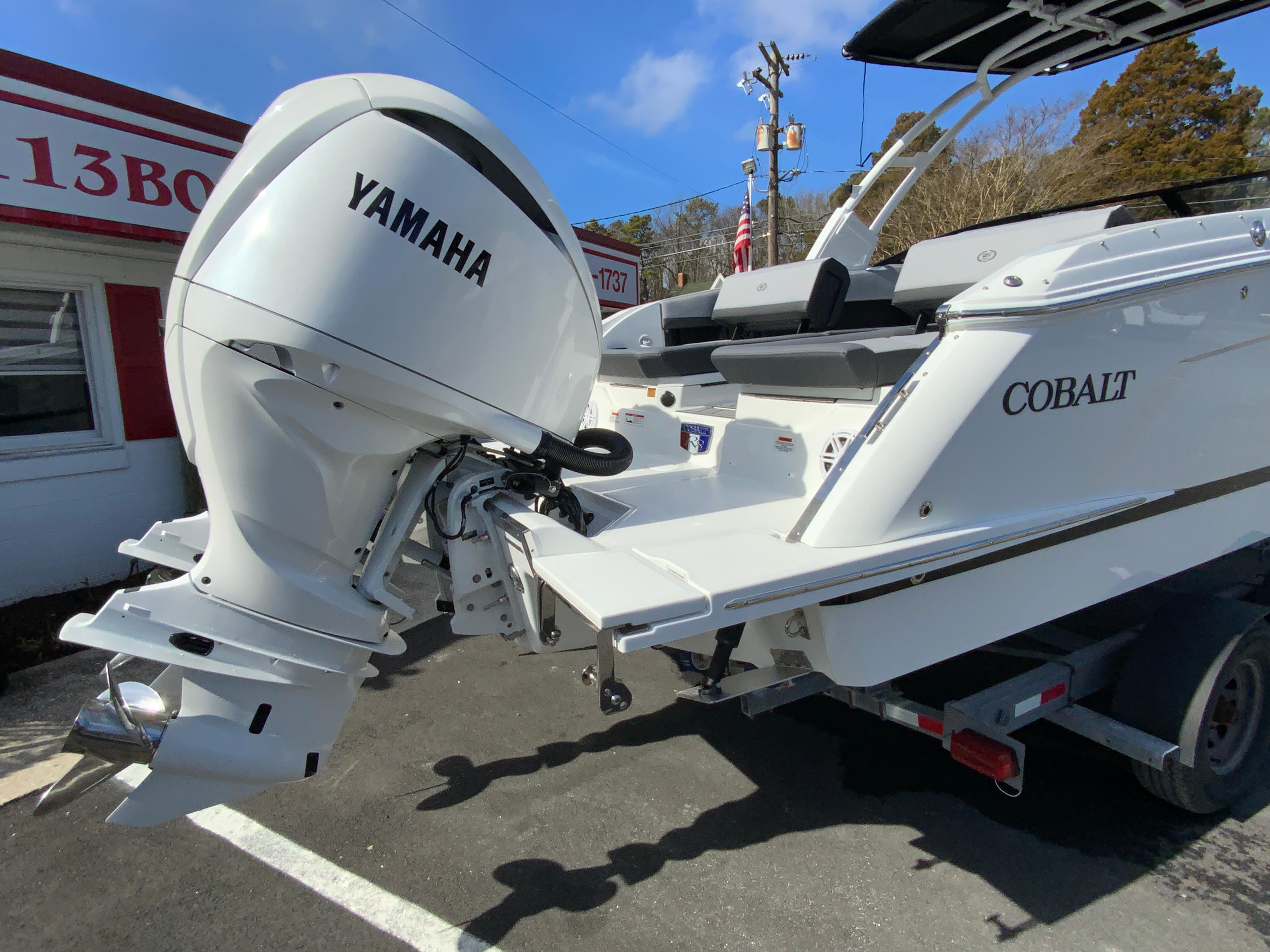 2024 Cobalt R8 Outboard-12