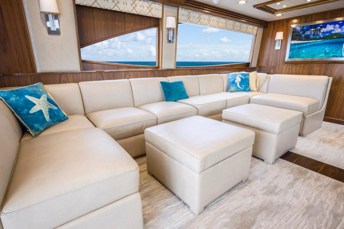 2015 Viking 75 MY Salon Seating