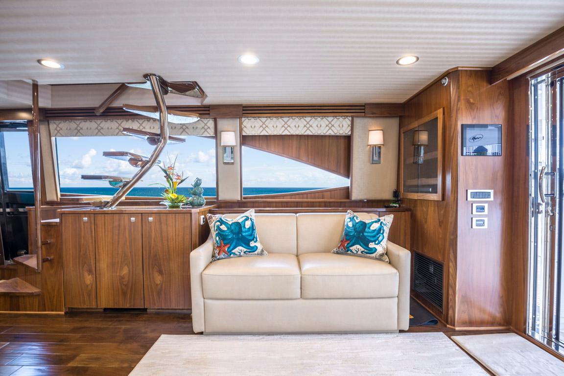 2015 Viking 75 MY Salon Seating