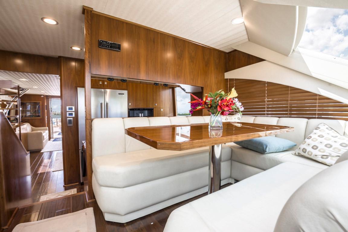 2015 Viking 75 MY Dinette