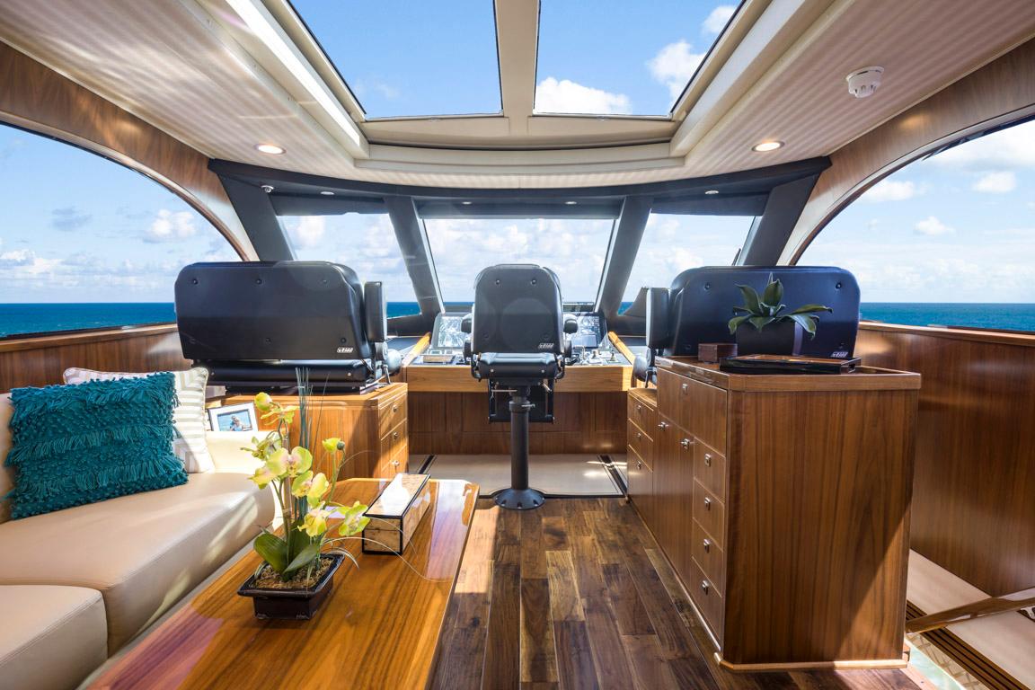 2015 Viking 75 MY Helm