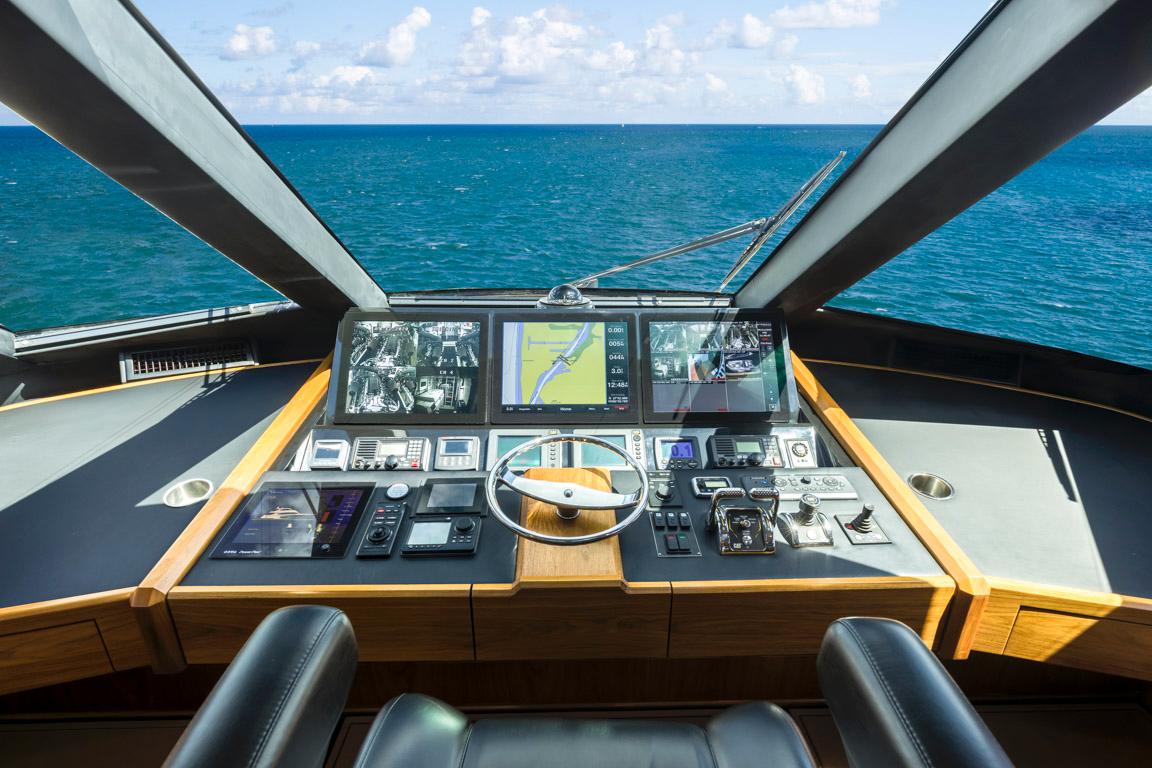 2015 Viking 75 MY Helm Electronics