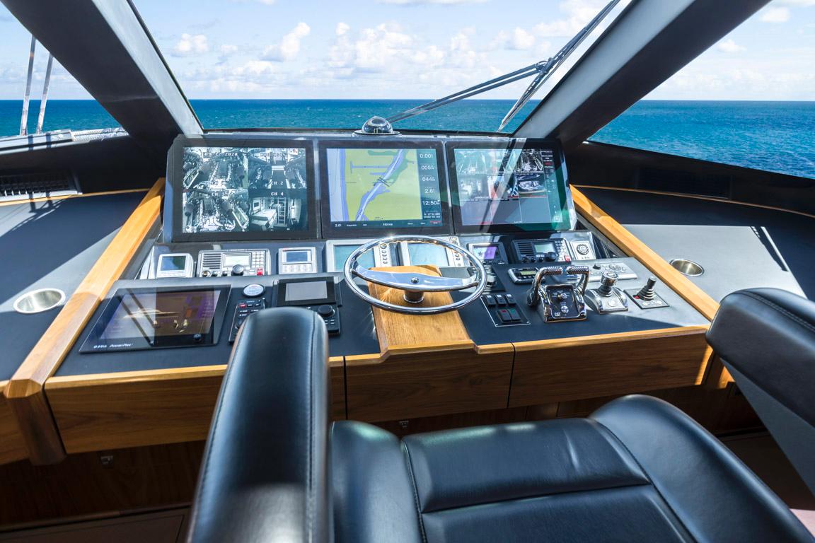 2015 Viking 75 MY Helm Electronics