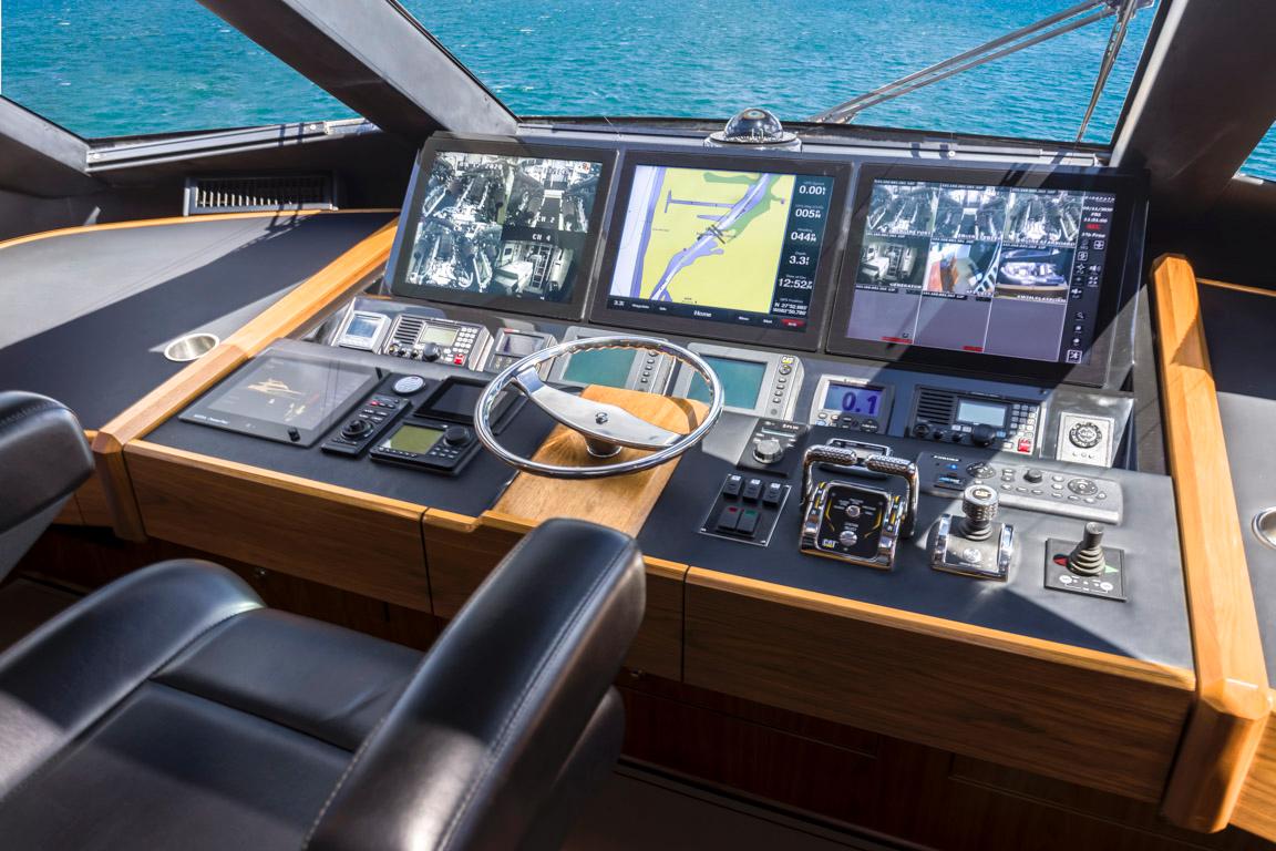 2015 Viking 75 MY Helm Electronics