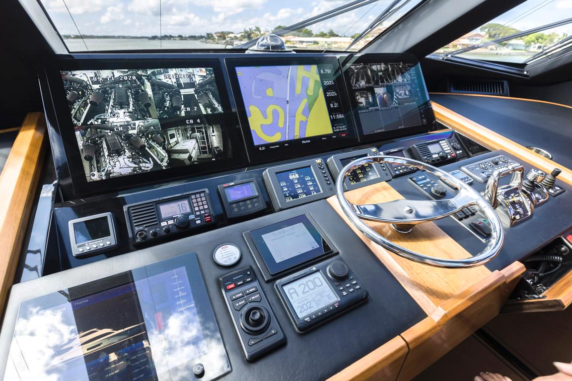 2015 Viking 75 MY Helm Electronics