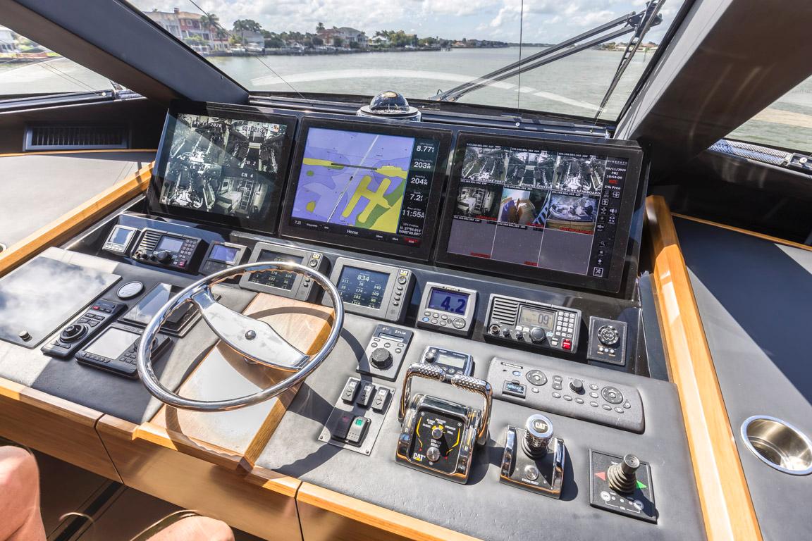 2015 Viking 75 MY Helm Electronics