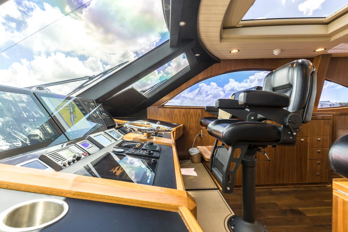 2015 Viking 75 MY Helm