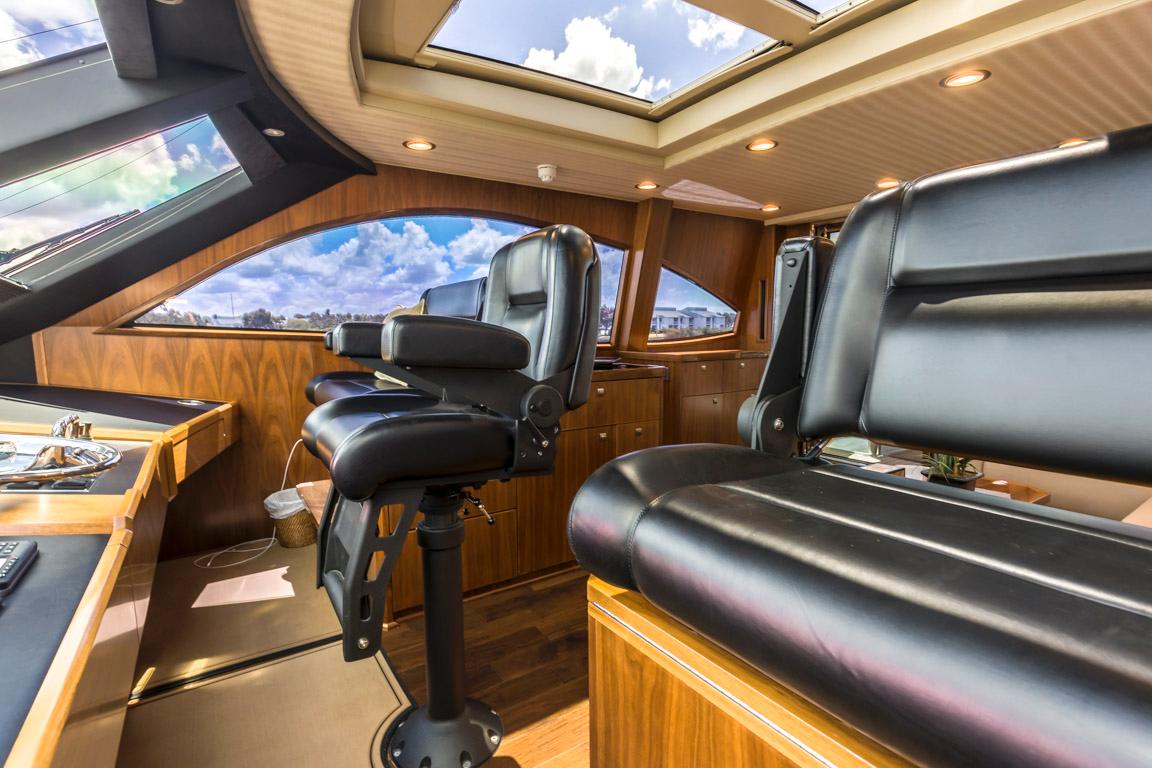 2015 Viking 75 MY Helm