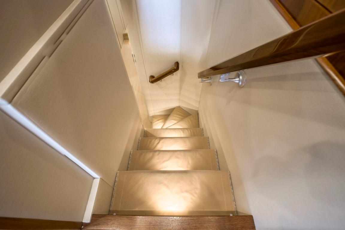 2015 Viking 75 MY Stairway to Staterooms