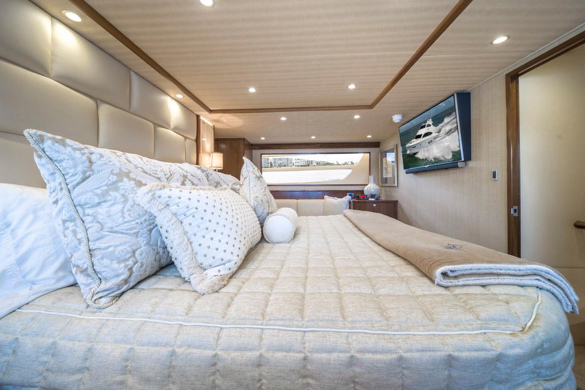 2015 Viking 75 MY Master Stateroom