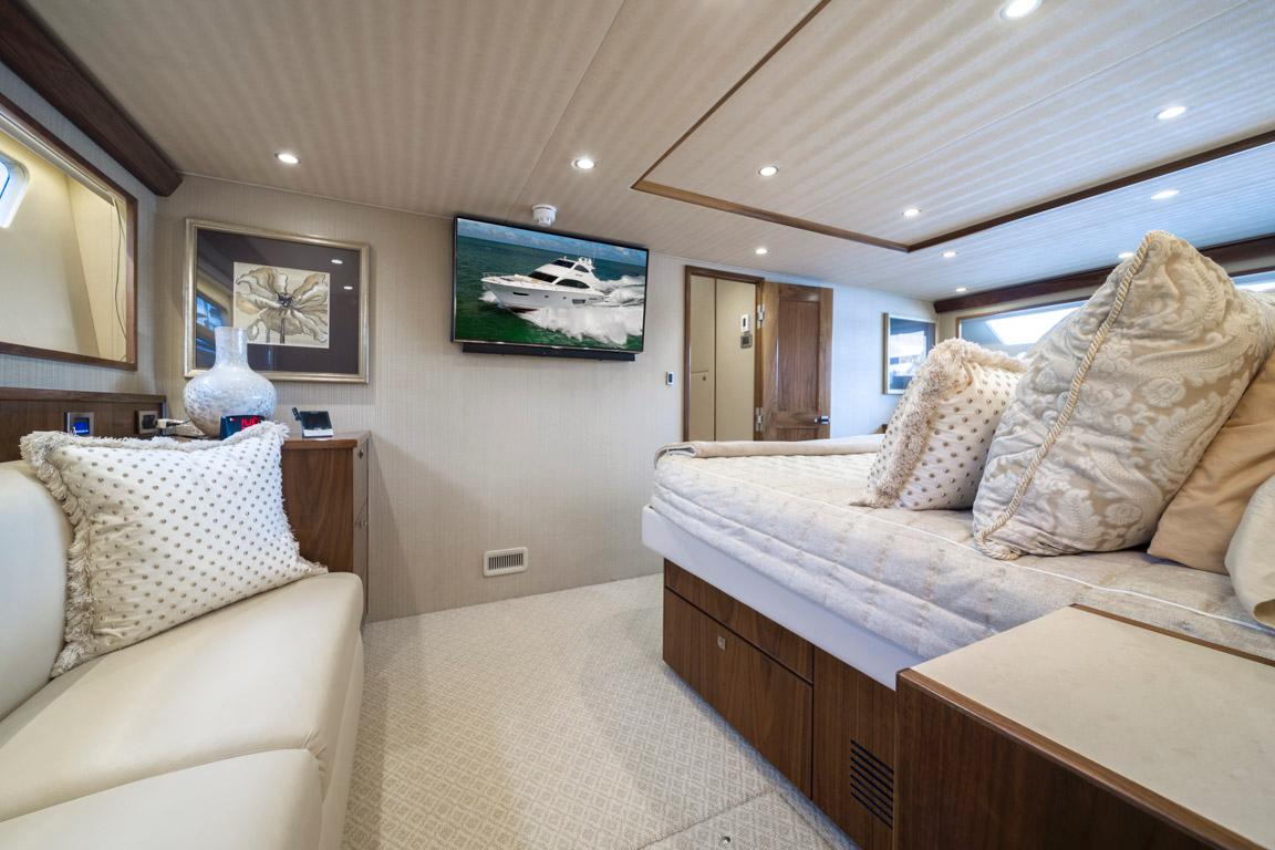 2015 Viking 75 MY Master Stateroom Seating