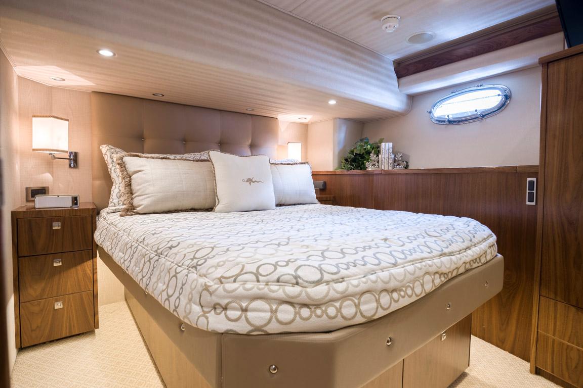 2015 Viking 75 MY Port Stateroom