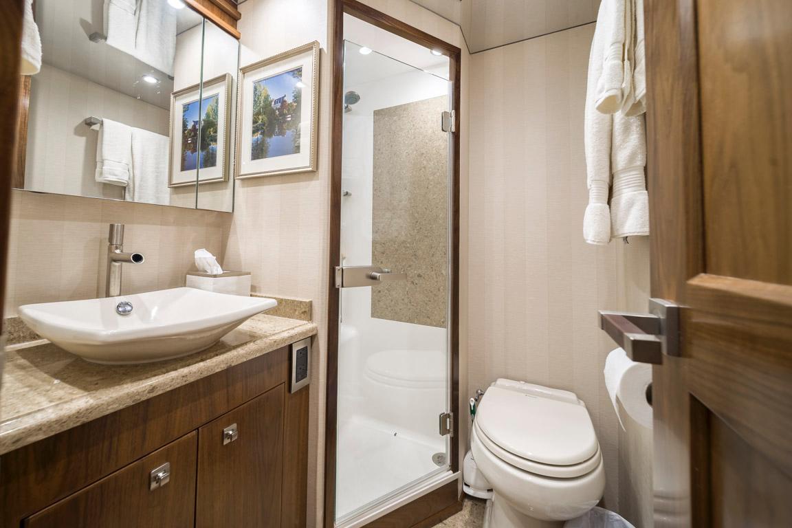 2015 Viking 75 MY Starboard Stateroom Head