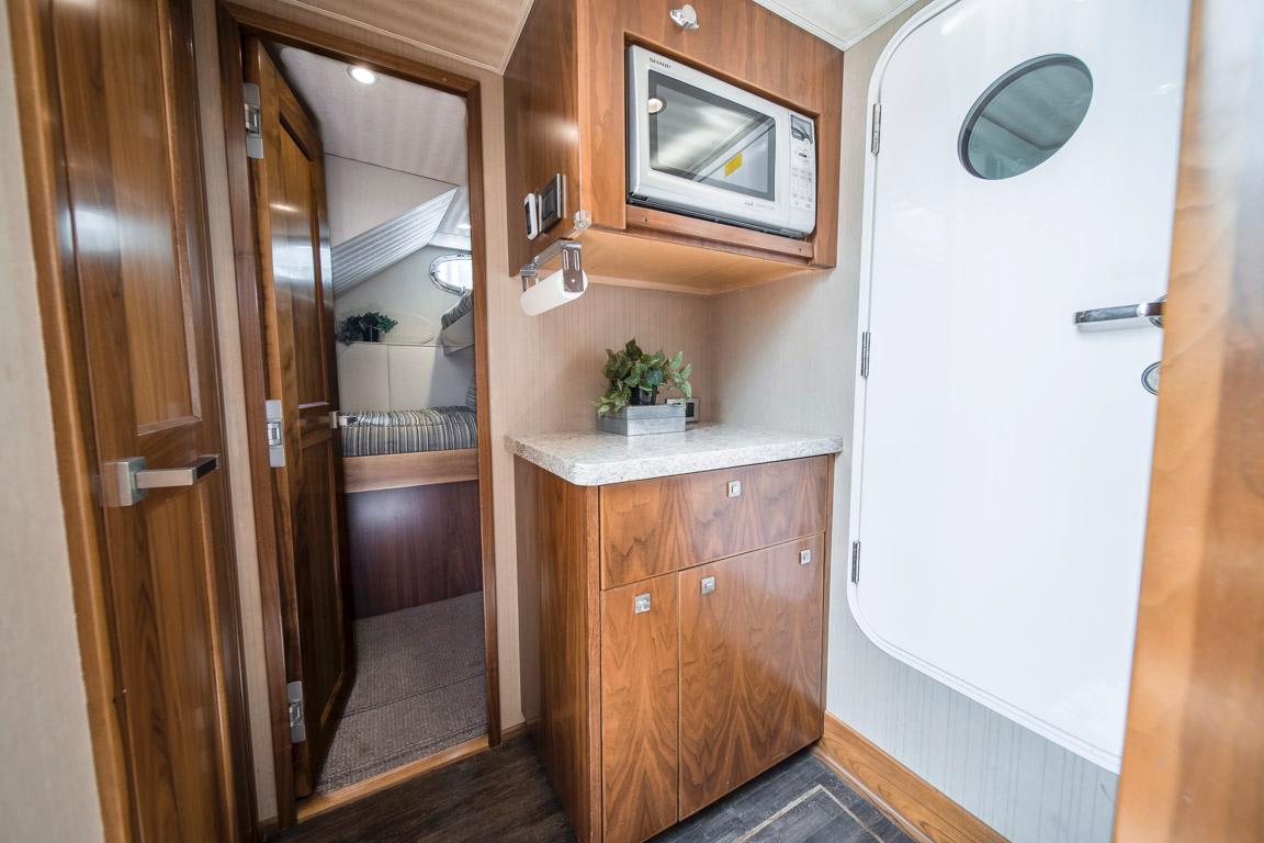 2015 Viking 75 MY Captains Accommodations