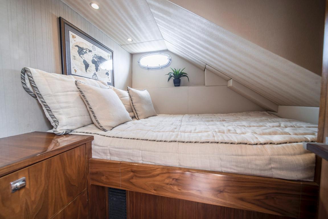 2015 Viking 75 MY Captains Accommodations