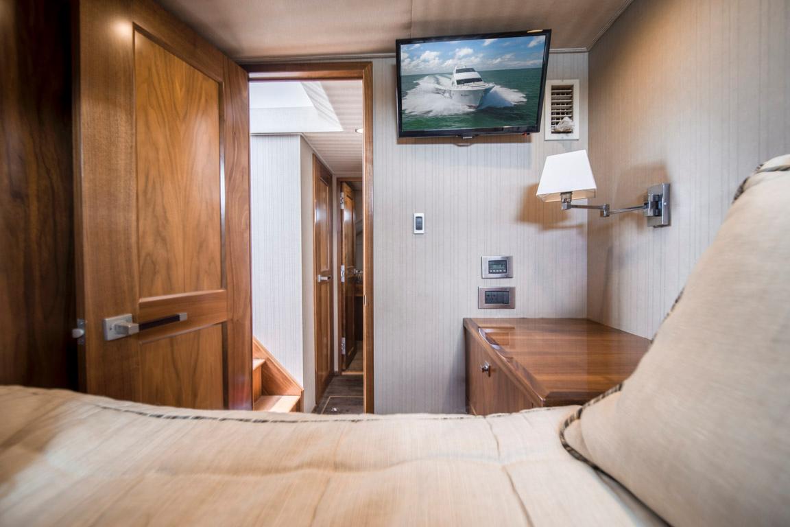 2015 Viking 75 MY Captains Accommodations