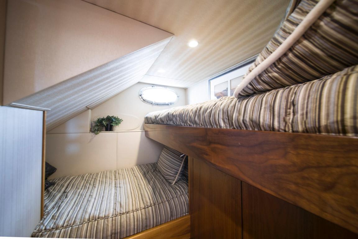 2015 Viking 75 MY Crew Stateroom