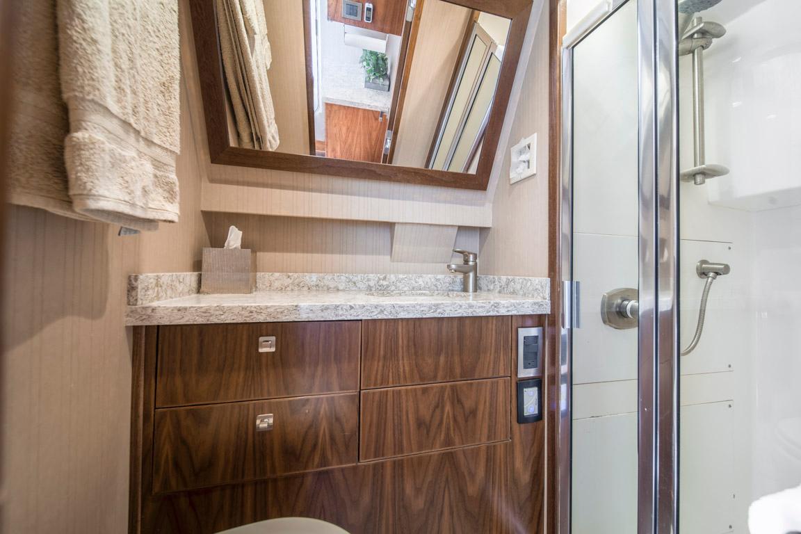 2015 Viking 75 MY Crew Head