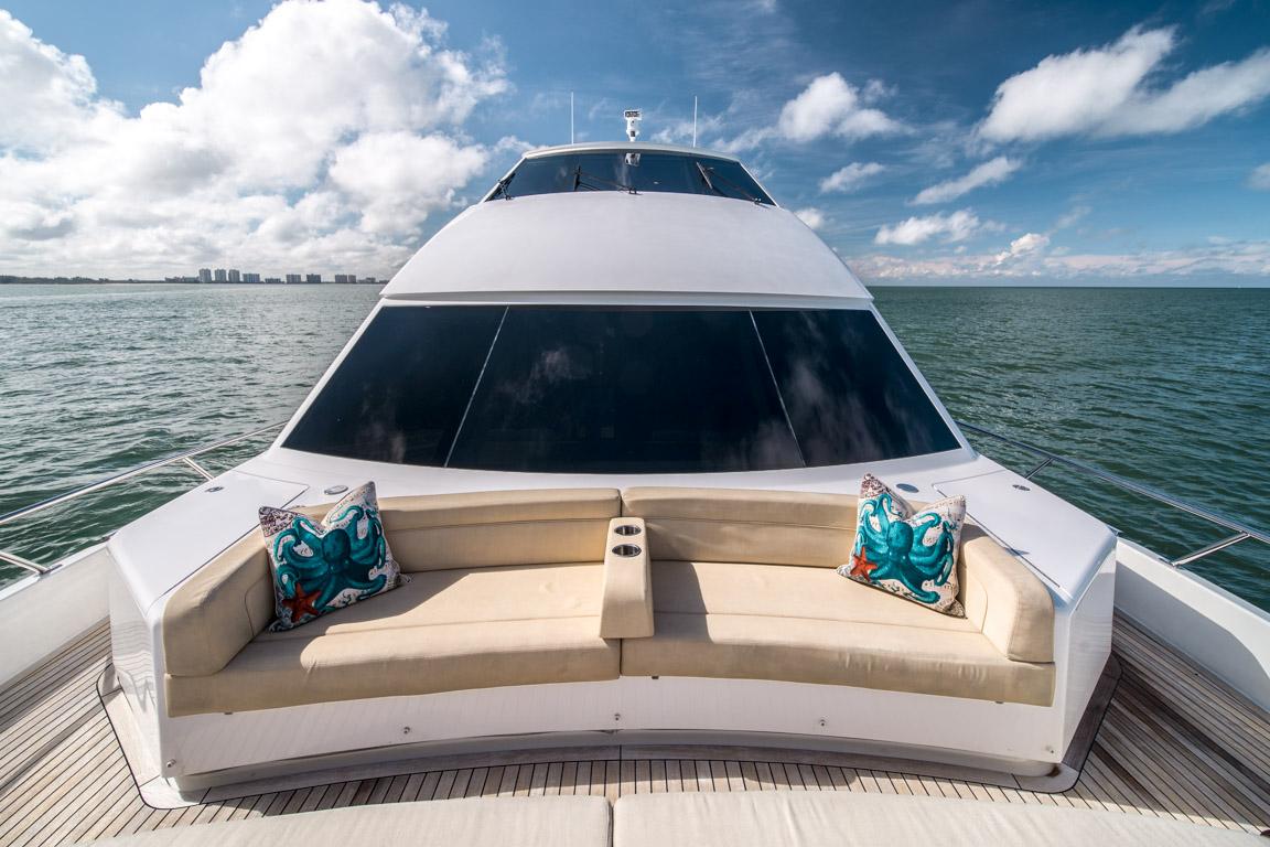 2015 Viking 75 MY Foredeck
