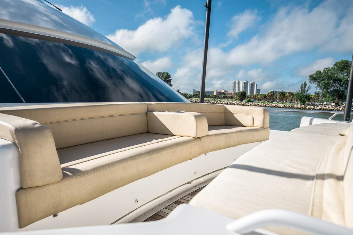2015 Viking 75 MY Foredeck