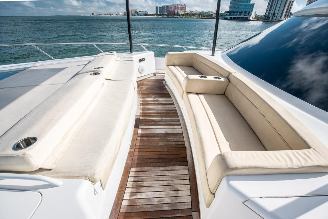 2015 Viking 75 MY Foredeck