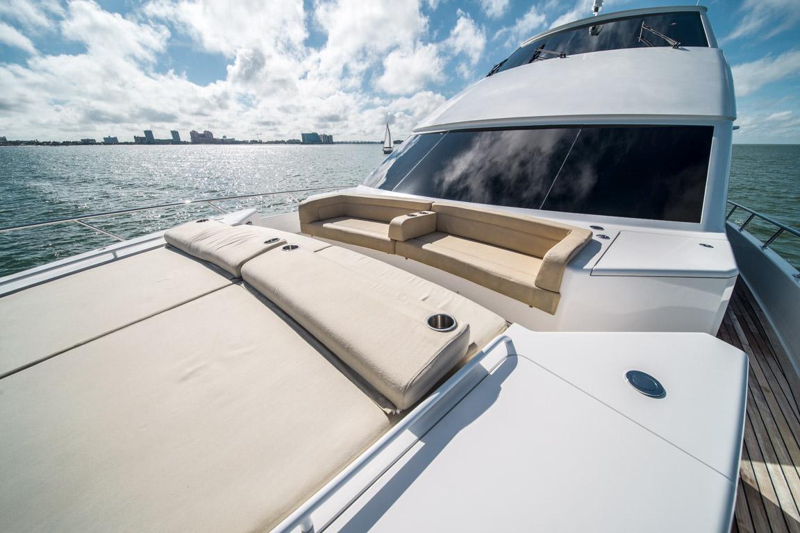 2015 Viking 75 MY Foredeck