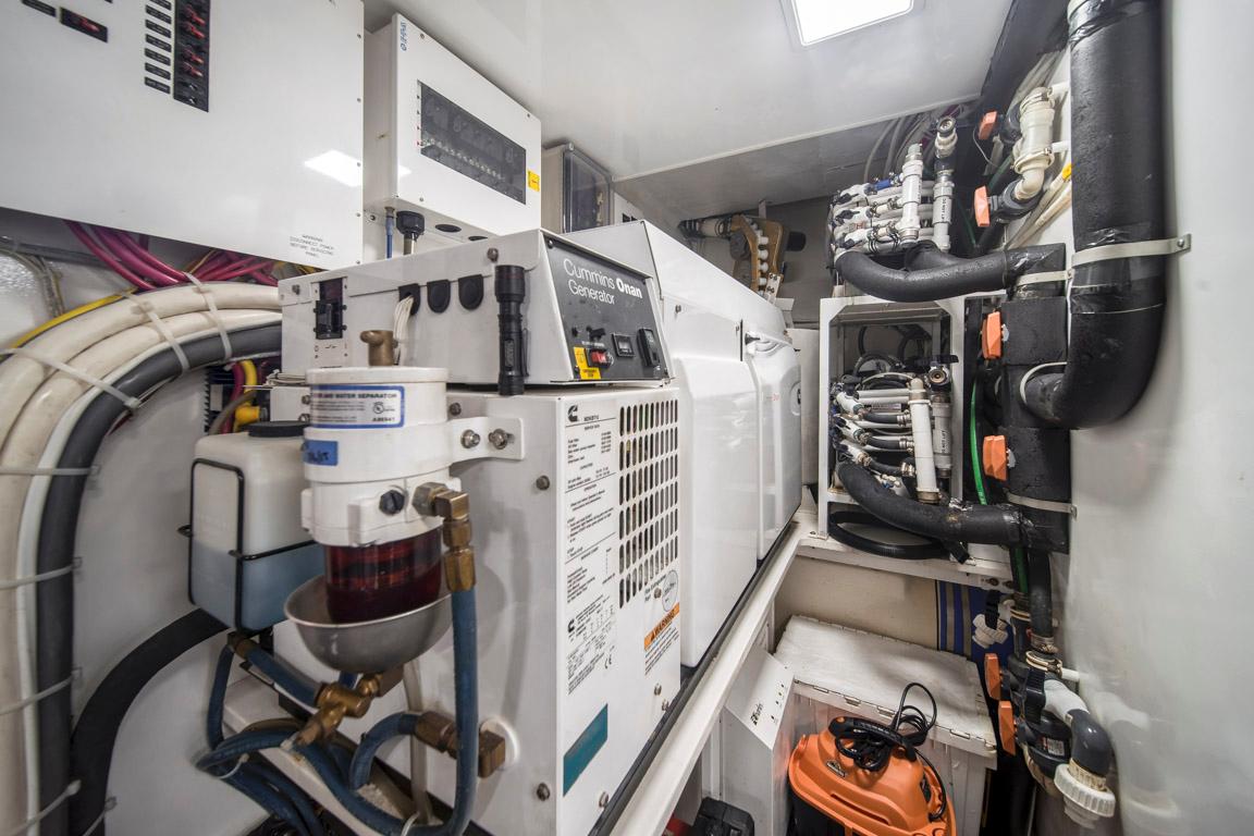 2015 Viking 75 MY Port Generator