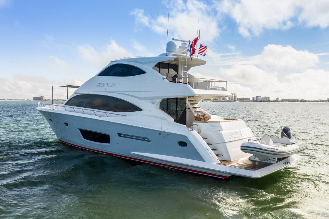 2015 Viking 75 MY Sunshade Port Profile Idle