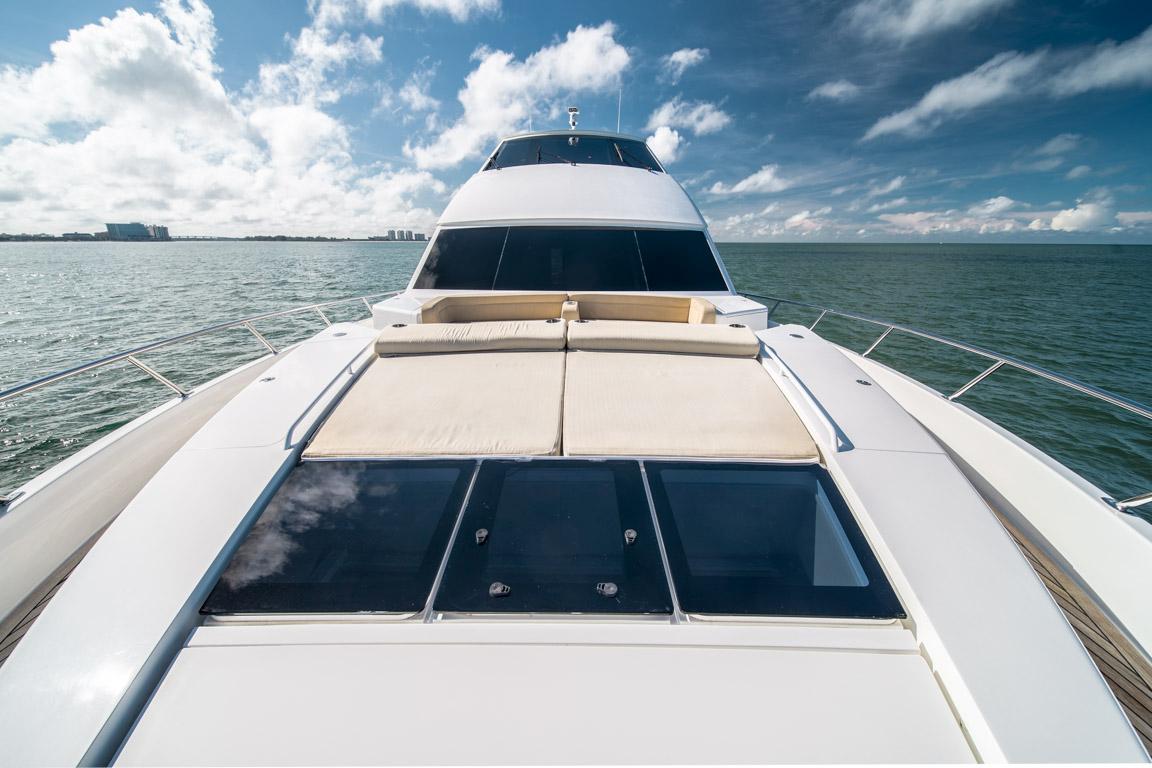 2015 Viking 75 MY Foredeck