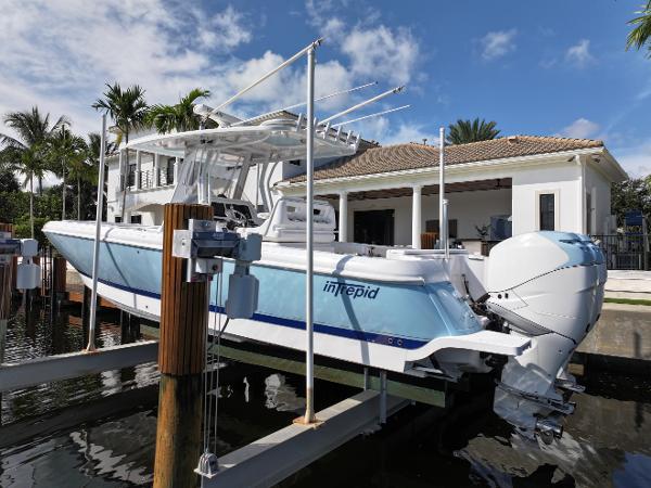 Photo of 2017 Intrepid 33'