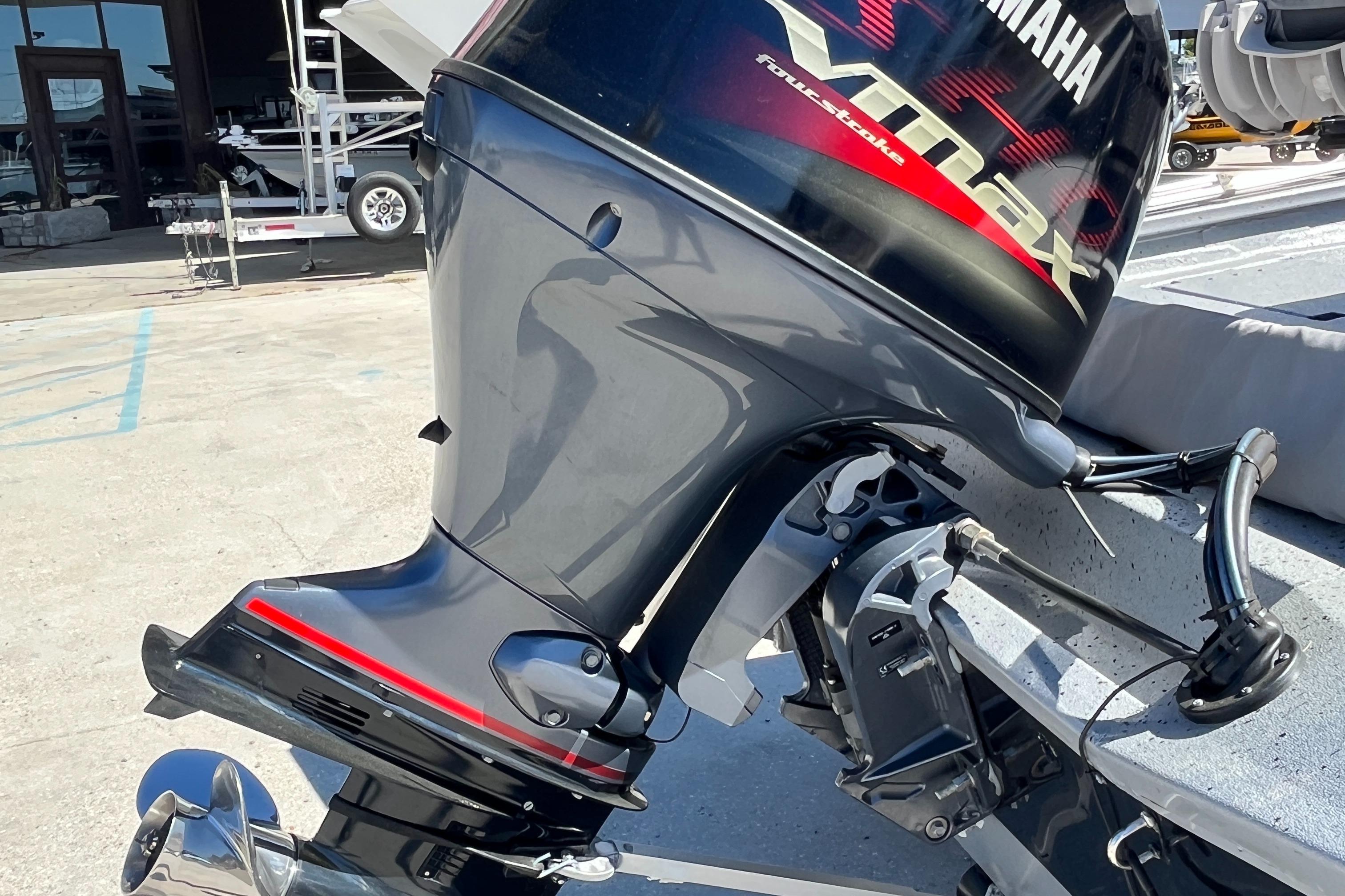 2022 Xpress H20B Bay Boat with Yamaha VMAX outboard motor.