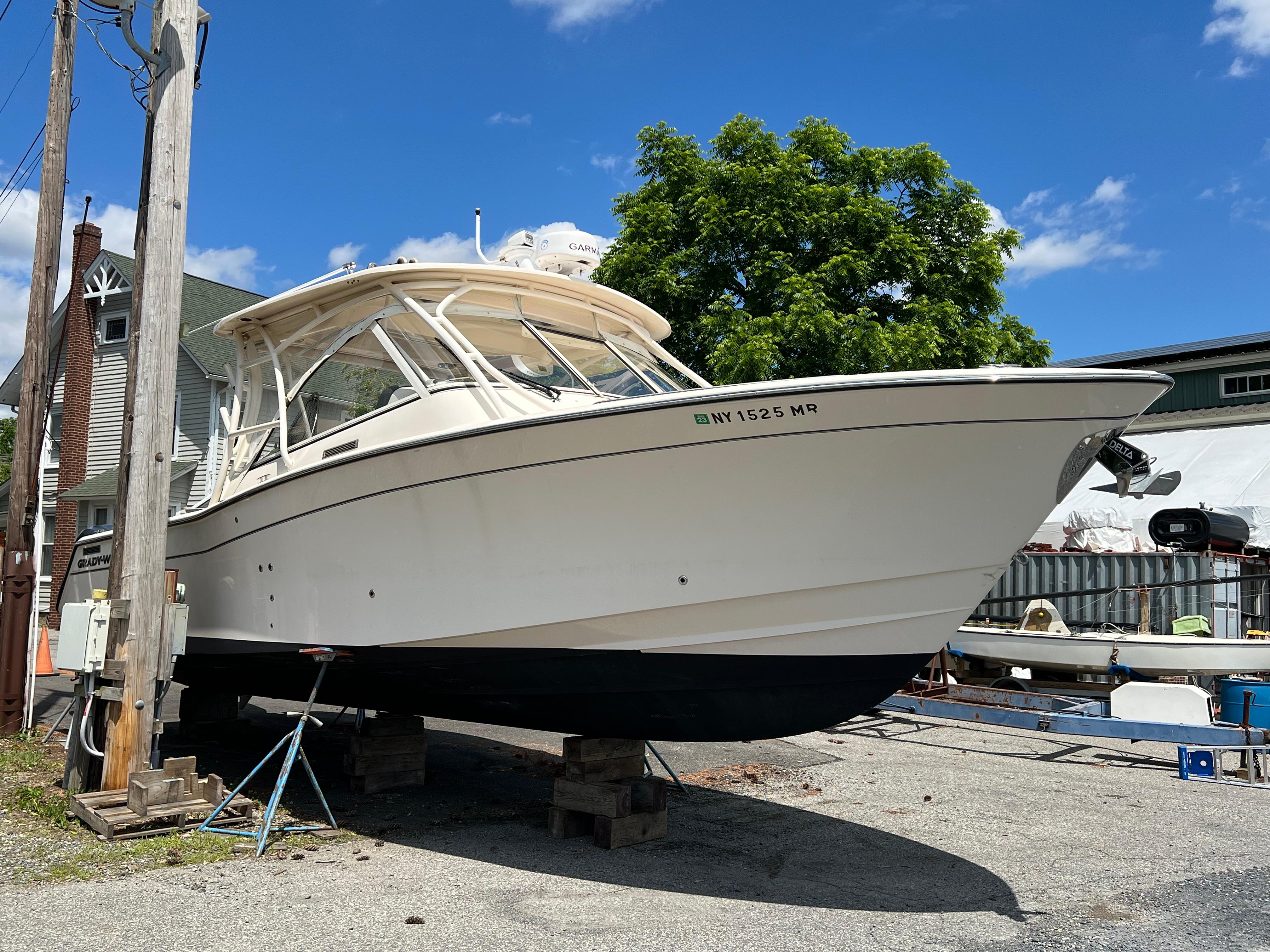 2020-grady-white-freedom-335-power-9416977-20250520174413184-1_XLARGE