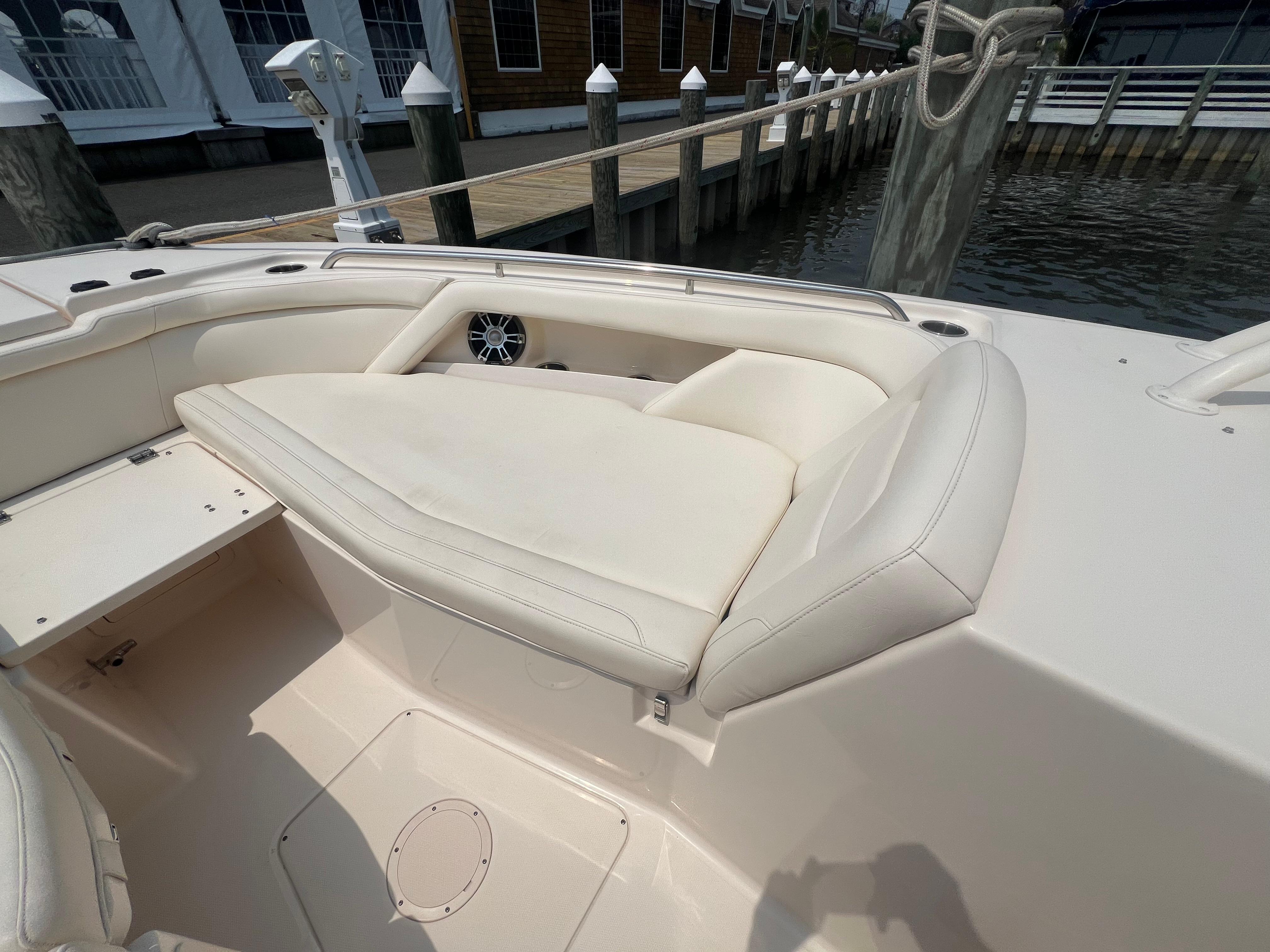 2020-grady-white-freedom-335-power-9416977-20250616054007987-1_XLARGE