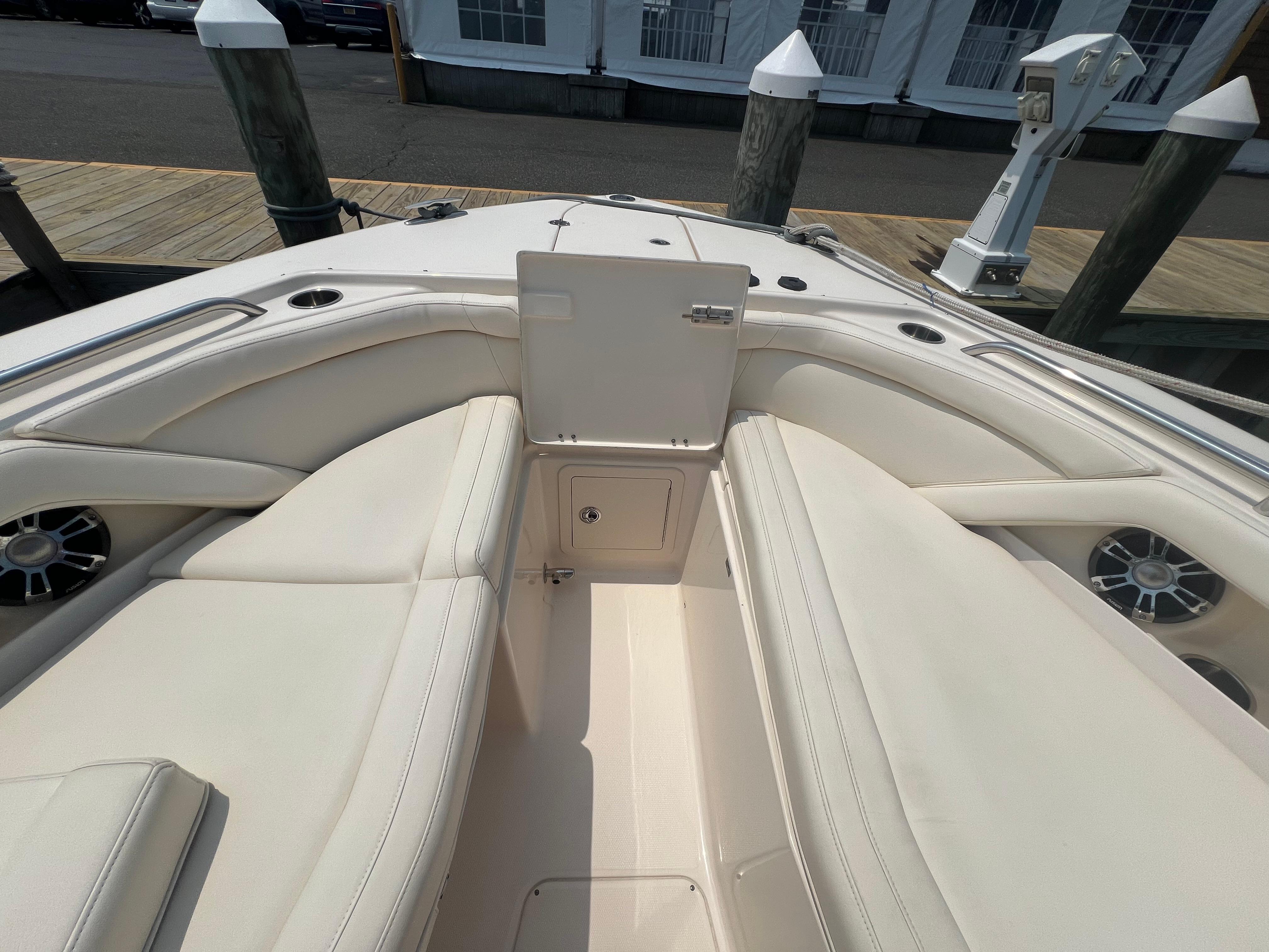 2020-grady-white-freedom-335-power-9416977-20250616054017044-1_XLARGE