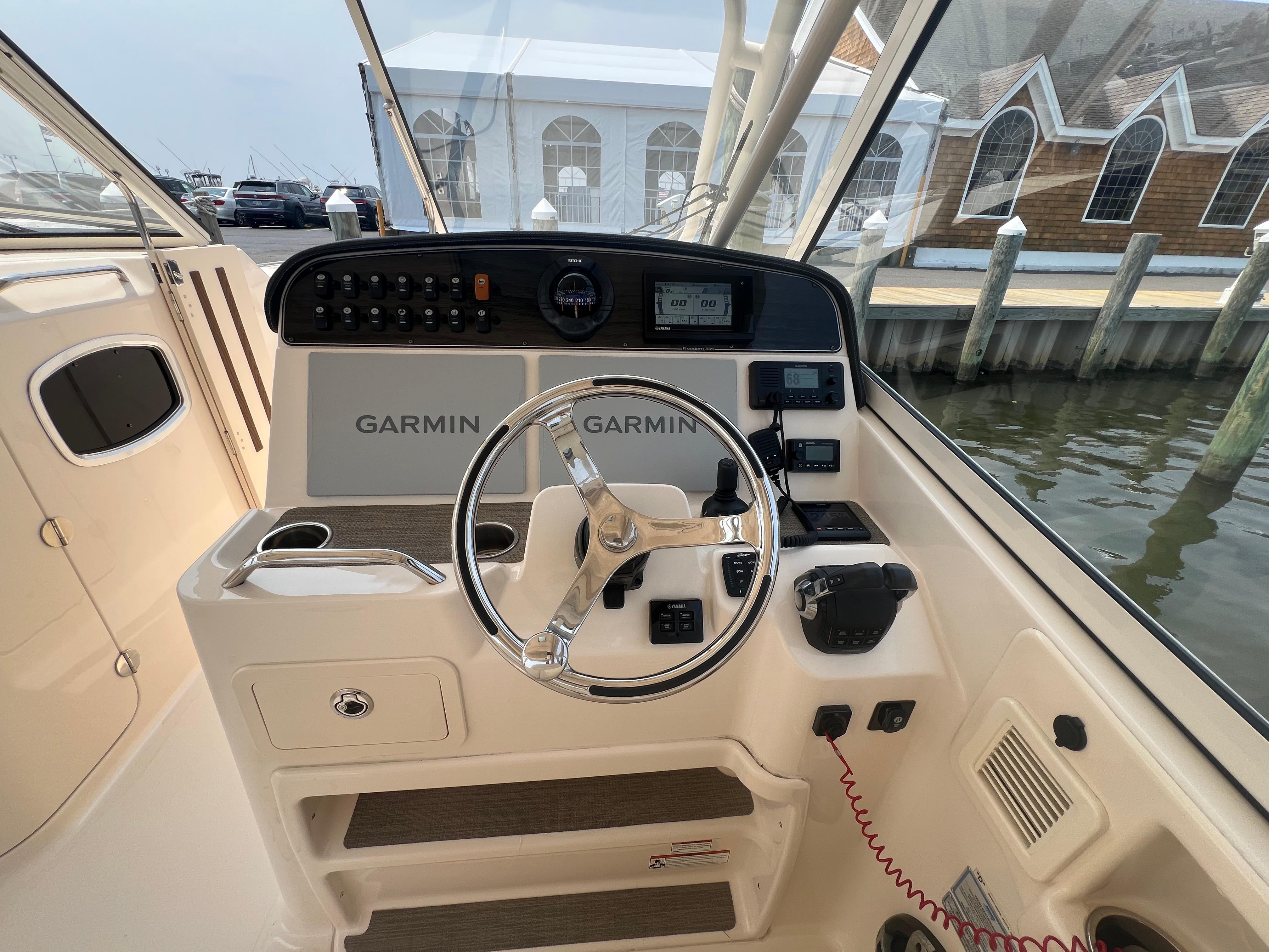 2020-grady-white-freedom-335-power-9416977-20250616054020075-1_XLARGE