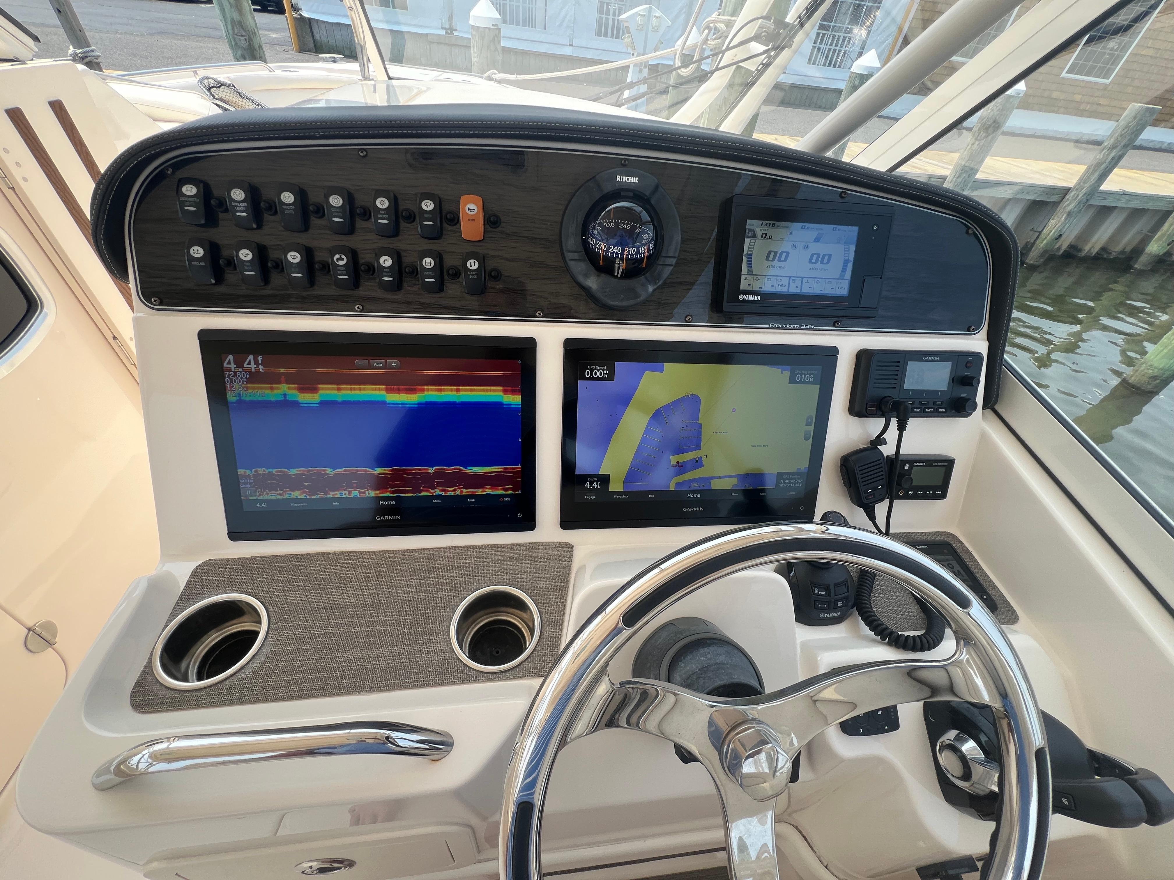 2020-grady-white-freedom-335-power-9416977-20250616054026129-1_XLARGE