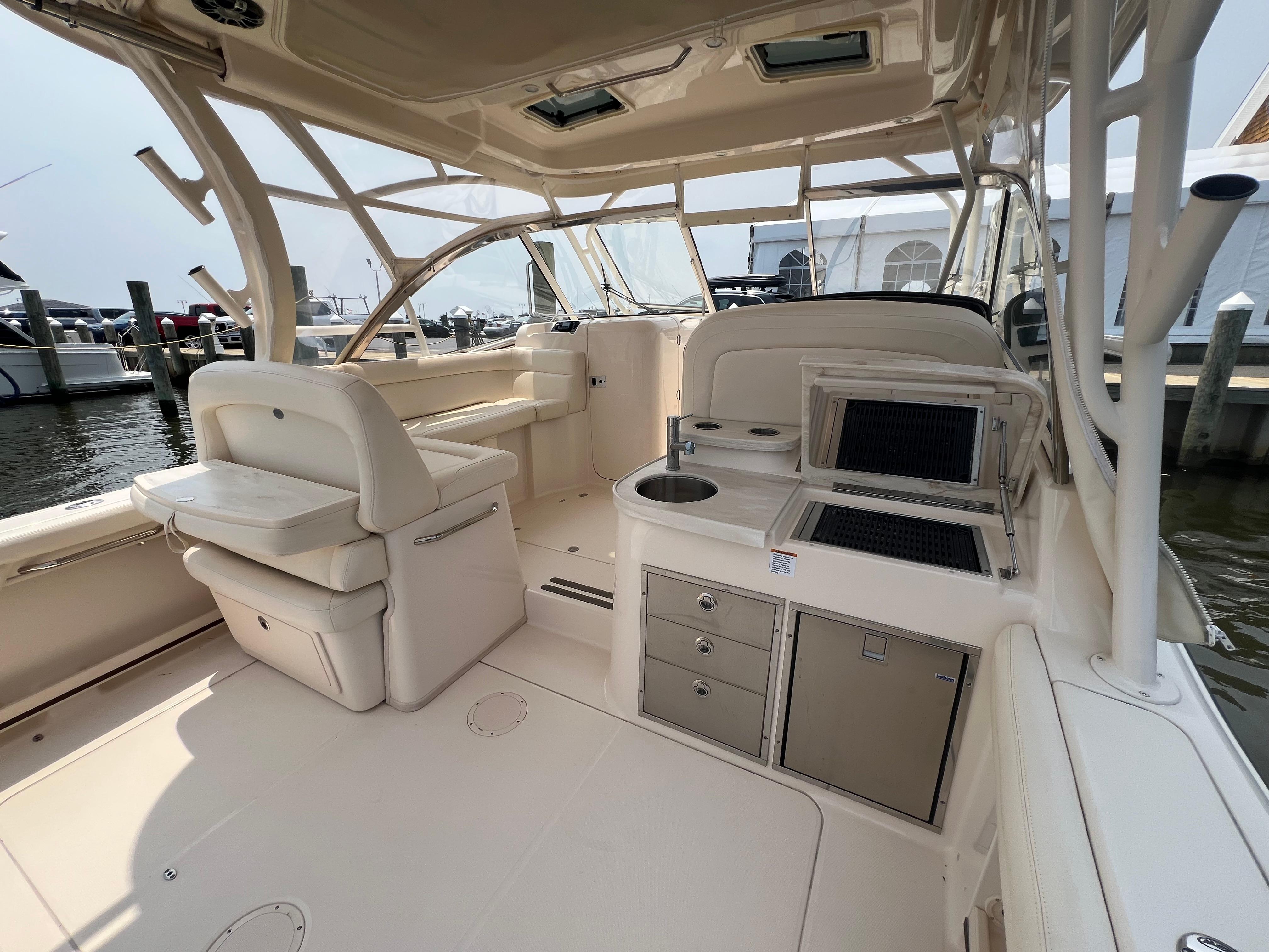 2020-grady-white-freedom-335-power-9416977-20250616054053058-1_XLARGE