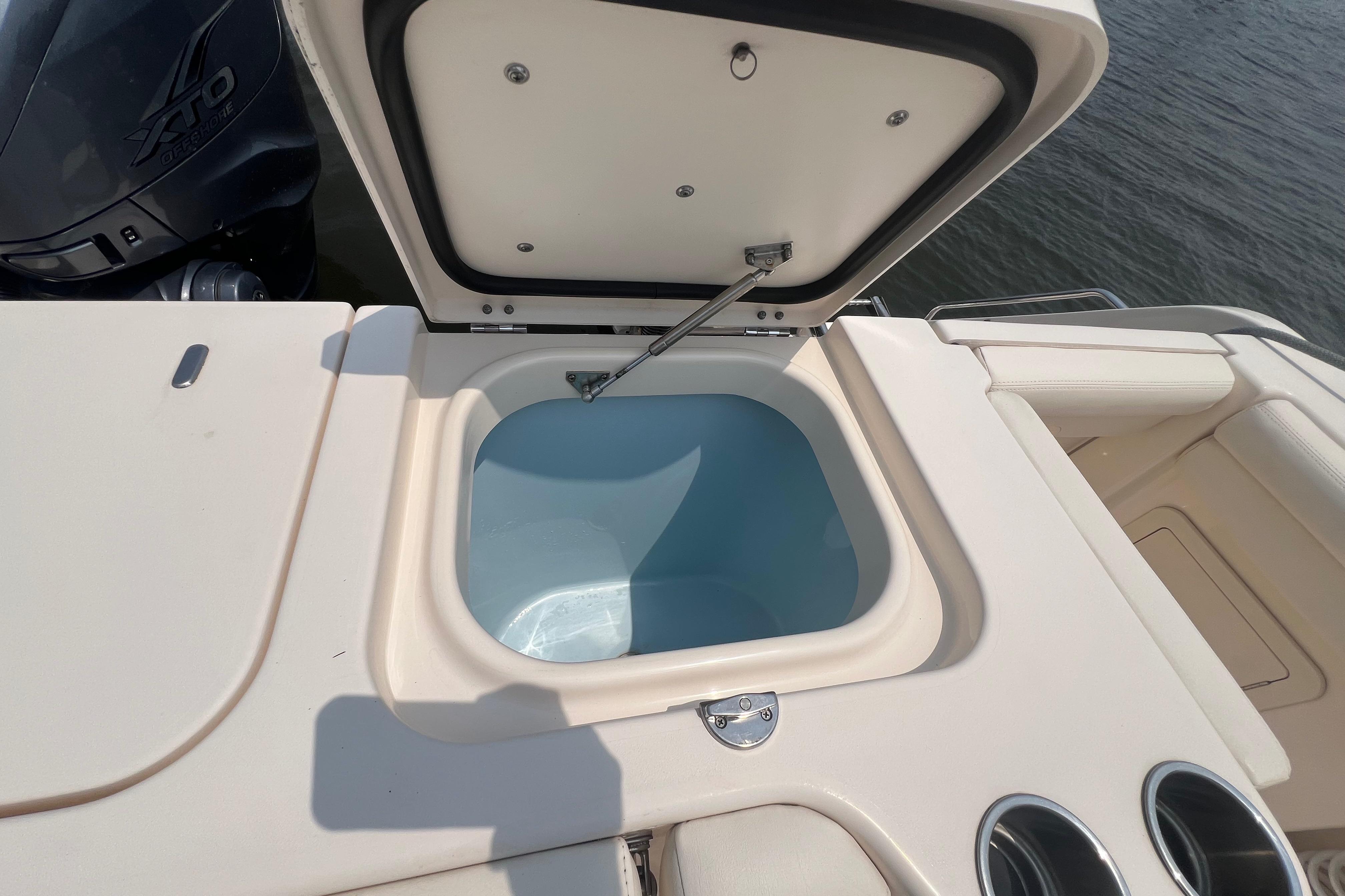 2020-grady-white-freedom-335-power-9416977-20250616054215937-1_XLARGE