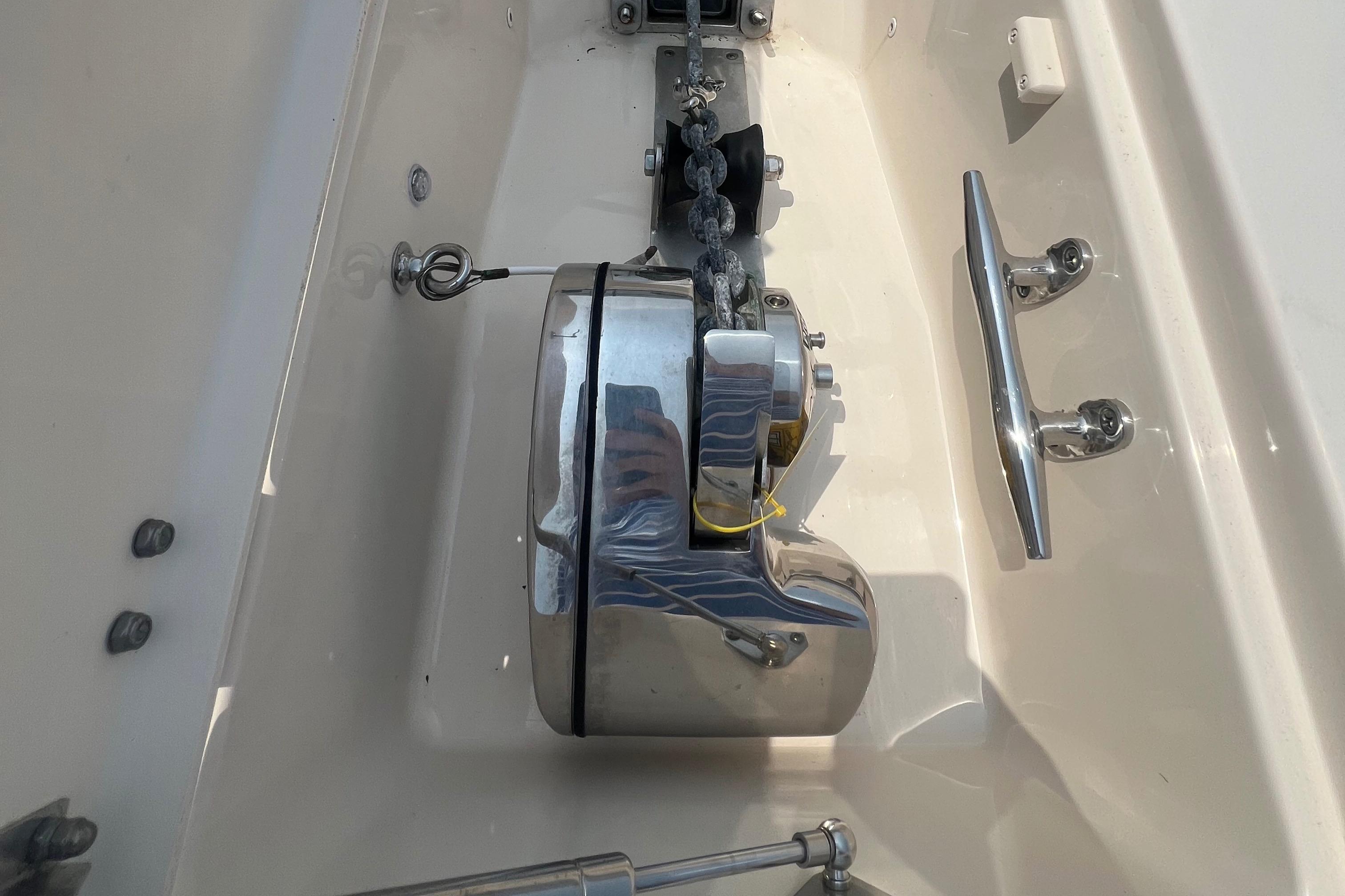 2020-grady-white-freedom-335-power-9416977-20250616054219794-1_XLARGE